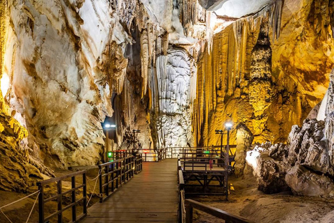 Explora Phong Nha e as Grutas do Paraíso: Aventura de 2 dias a partir de Hue