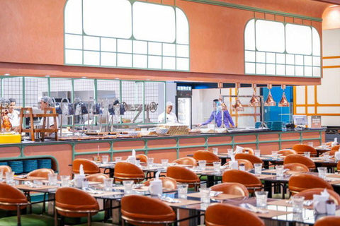 Phnom Penh: All-You-Can-Eat Buffet Feast at Tonle Bassac II Lunch (Include Tea)