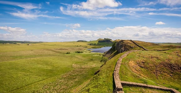 From Edinburgh: Scottish Borders & Hadrian&#39;s Wall Day Trip