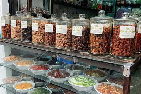 Hanoi: Old Quarter Street Food Tour with 12+ Tastings Small group tour with meeting point and spa experience