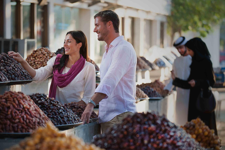 جولة ثقافية ميسورة التكلفة في أبو ظبي لمدة يوم واحدجولة ليوم واحد في أبو ظبي الثقافية مع مرشد سياحي