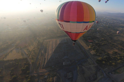 Teotihuacán: Sunrise Hot-Air Balloon Flight Experiences Private Teotihuacán Balloon Flight