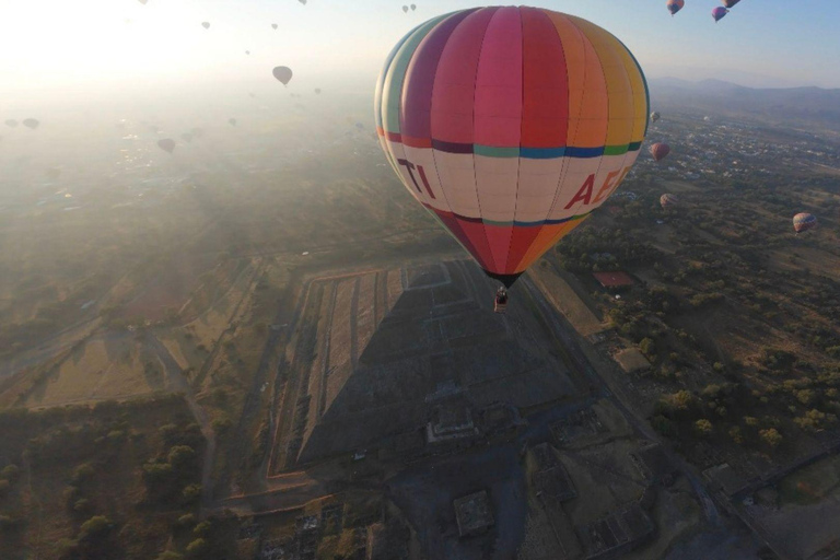 Teotihuacán: Sunrise Hot-Air Balloon Flight Experiences Private Teotihuacán Balloon Flight