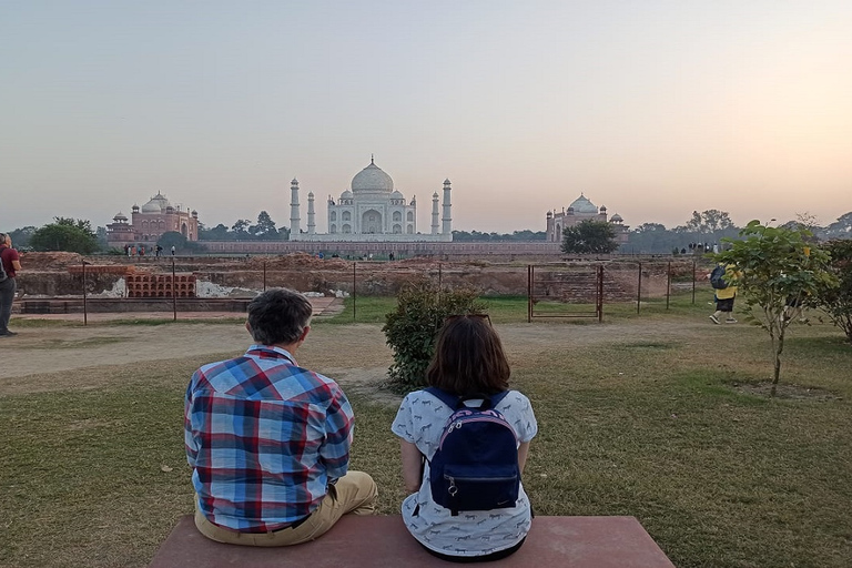 De Delhi: viagem de um dia ao Taj Mahal e Forte de Agra pelo trem GatimanViaje apenas com guia turístico local experiente