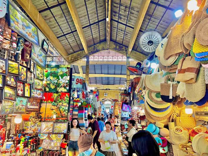 Ho Chi Minh City: Shopping Tour with Local Guide in Saigon
