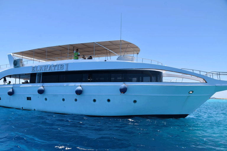 Hurghada: Dolphin & Coral Reef Snorkeling Tour with Lunch Boat, Snorkeling, Lunch with Private Transfer