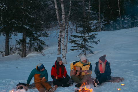 Oslo: Fackelwanderung im verschneiten Wald mit Lagerfeuer