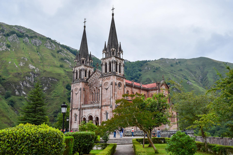 Small-Group Excursion to the Lakes of Covadonga and Cangas de Onís Departure from Gijón
