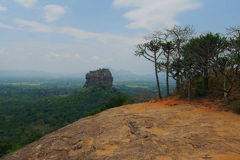 Sigiriya: Pidurangala Rock Sunrise or Sunset Tuk Tuk Tour