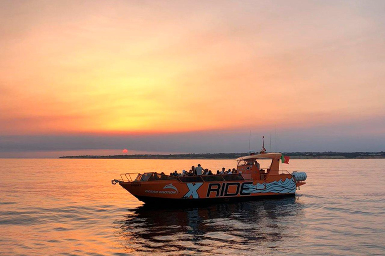 Von Albufeira aus: Benagil-Höhlen-Sonnenuntergangskreuzfahrt