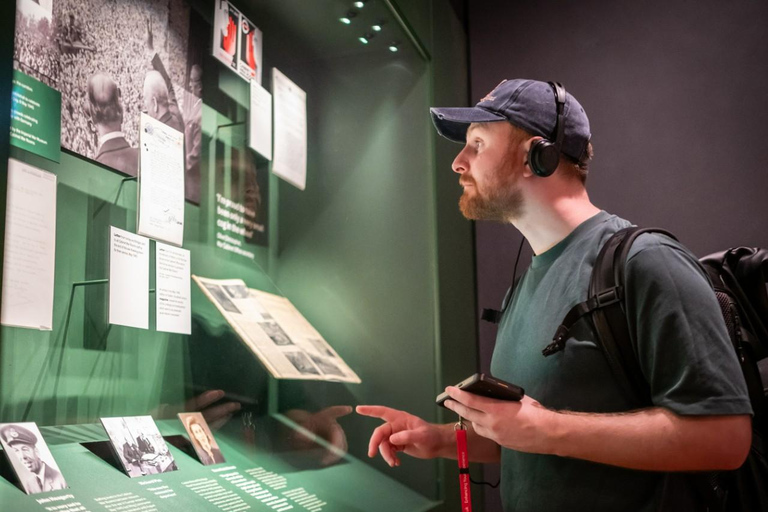 London: Big Ben, Churchill War Rooms & Buck'ham Palace Tour