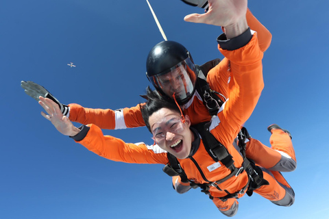 Prague: Tandem Skydiving 14,000 feet / free transfers