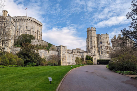 London: Royal Windsor & Runnymede Private Taxi Tour