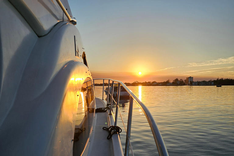 De North Bay Village: Festa em um barco particular com champanhe