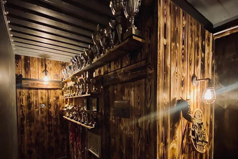 Reykjavík: Husky Kennel Visit with Hot Drinks