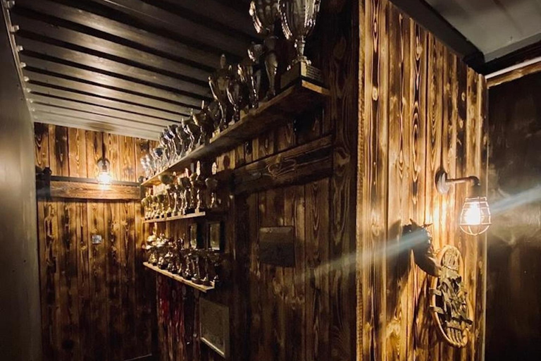 Reykjavík: Husky Kennel Visit with Hot Drinks