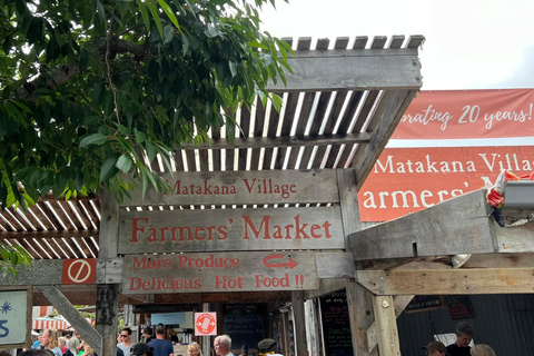 De Auckland: MERCADO DA VILA DE MATAKANA E PASSEIO DE VINHO/ESCULTURA