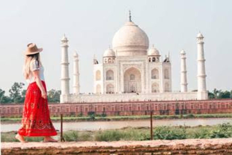 阿格拉：萨达尔巴扎尔和金纳里巴扎尔美食导览游阿格拉：导游陪同美食之旅，包含萨达尔巴扎尔和金纳里巴扎尔