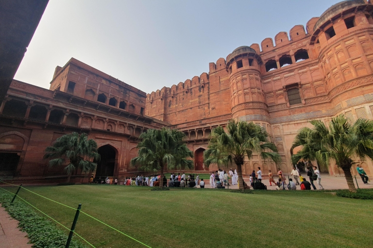 Vanuit Delhi: Deluxe Taj Mahal Agra Tour per luxe autoVanuit Delhi: Taj Mahal Agra Tour per limousine (Alles Inbegrepen)