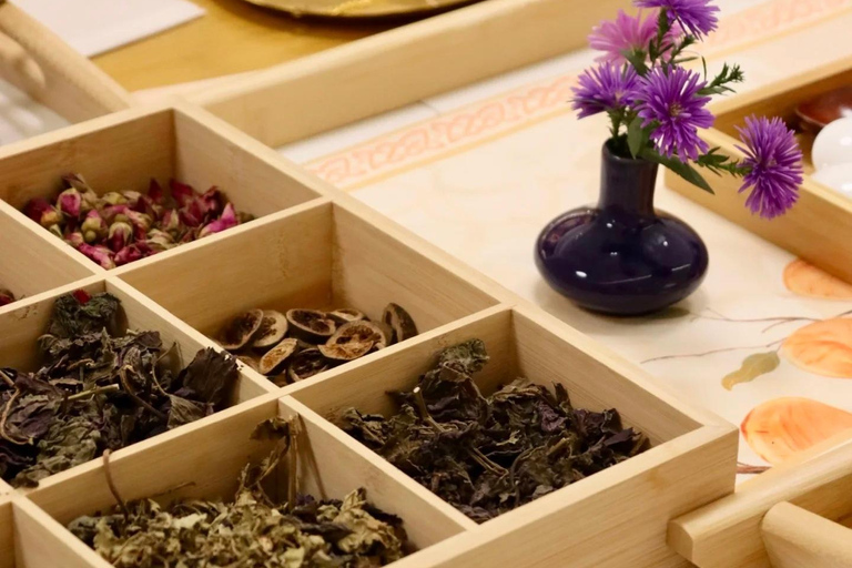 From Xiamen: Zhangzhou Tour with Mansions, Old Town & Craft Guide for other languages