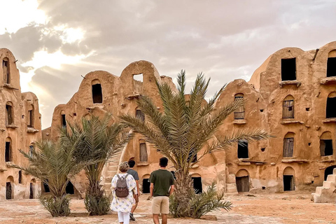 Von Djerba / Zarzis aus – 2-tägiger Ausflug nach Tozeur und zu den Berg-OasenVon Djerba / Zarzis – Ausflug nach Tozeur und zu den Berg-Oasen, 2 Tage