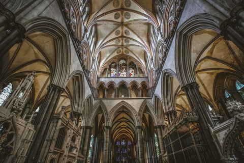 Bath: Stonehenge & Salisbury Private Tour with Archaeologist