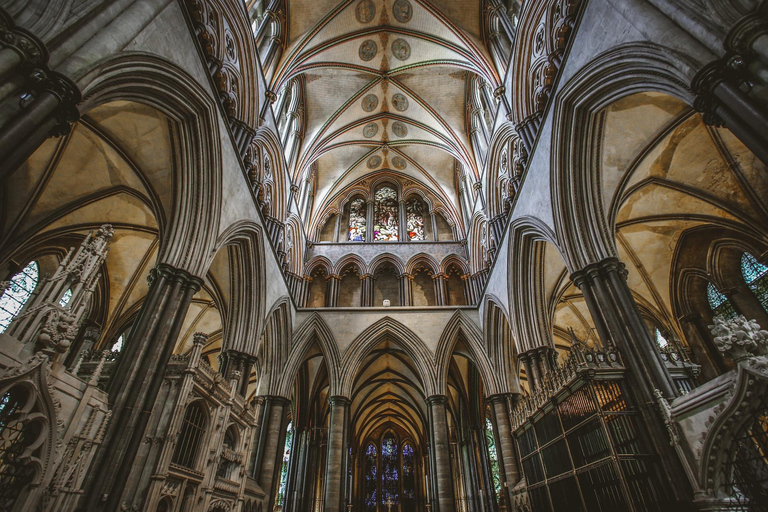 Bath: Stonehenge & Salisbury Private Tour with Archaeologist