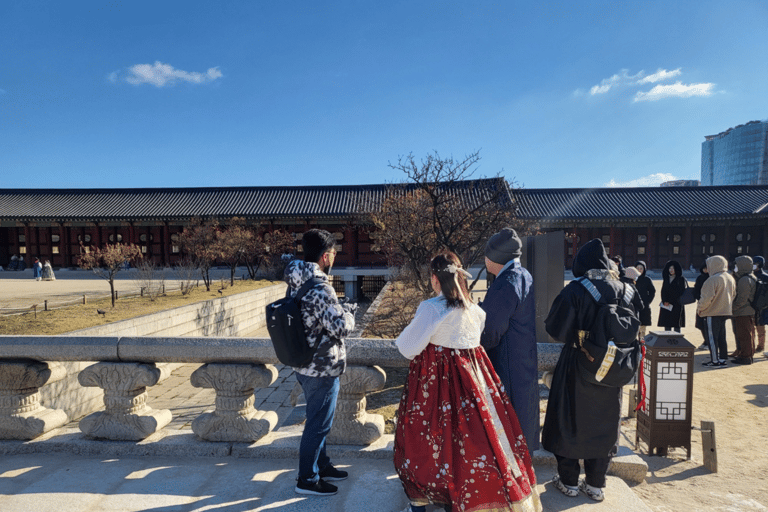 Gyeongbok-gung and Seochon walking tour with coin lunchbox Gyeongbok-gung & Seochon Walking Tour (Hanbok Experience)