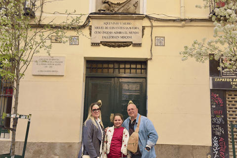 Madrid: Private Tuk Tuk Tour with Expert Guide and Panoramic Views The Classics Tour ~ Discover Madrid in 60 minutes from your STARTING POINT!