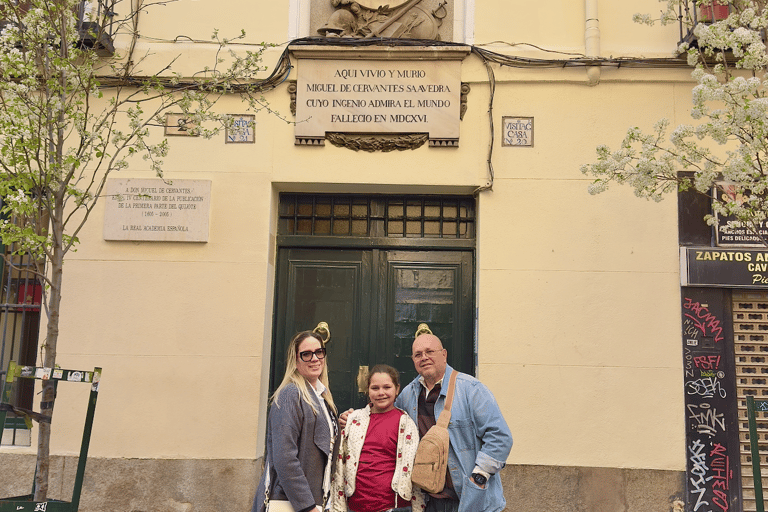 Madrid: Private Tuk Tuk Tour with Expert Guide and Panoramic Views The Classics Tour ~ Discover Madrid in 60 minutes from your STARTING POINT!