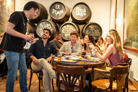 Málaga: Tapas, Wine & Rooftops Tour gastronómico em pequenos grupos
