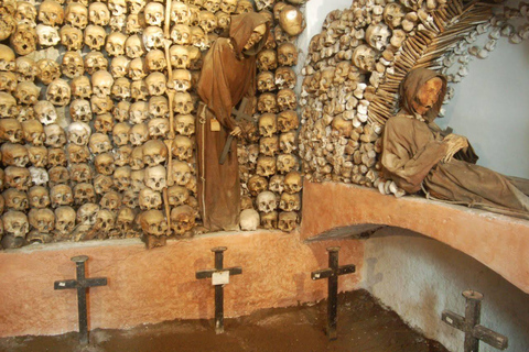 Roma: Experiencia en la Cripta de los Capuchinos con traslado panorámico