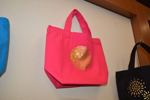 Kanazawa: Gold Leaf Workshop at a Historic Local Maker Gold Leaf Craft Workshop