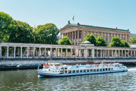 Berlin: 1-Hour City Tour by Boat with Guaranteed Seating Depart from Friedrichstraße with Audio Guide