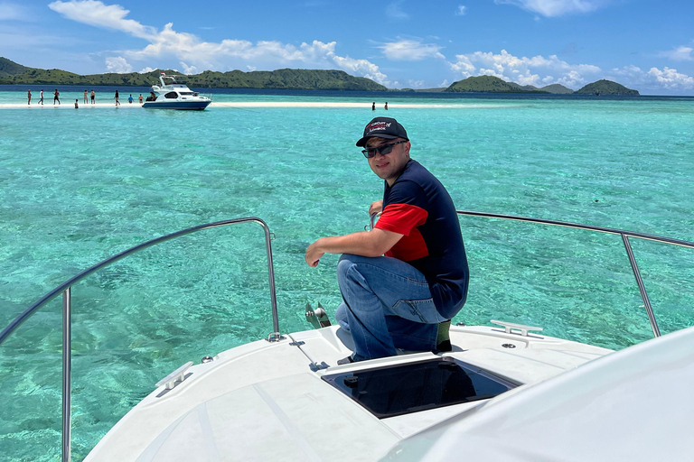 Labuan Bajo: Private Yacht to 3 Hidden Gem Komodo Islands Afternoon Yacht Tour (13:00–19:00)