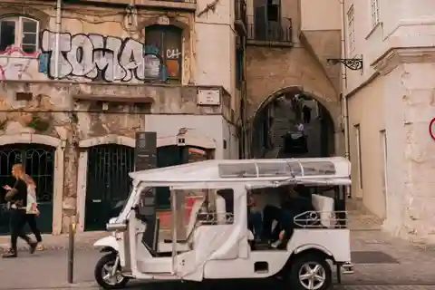 Lisboa: Tour Privado de Tuk Tuk com Guia Profissional