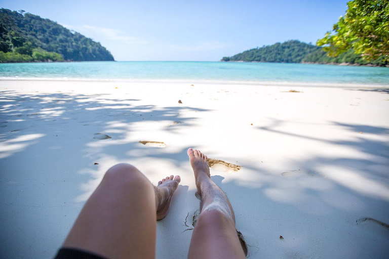 Z Phuket: wycieczka z rurką na wyspy SurinZ Phuket: wycieczka snorkelingowa na wyspy Surin