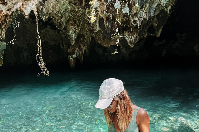 NADAR CON TORTUGAS EN LA CUEVA DE SALAAM EN KIZIMKAZI ZANZIBAR