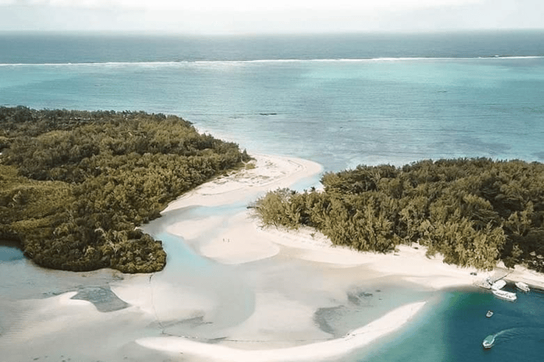 Private Ganztagestour mit dem Schnellboot - Blaue Bucht bis Ile Aux Cerfs