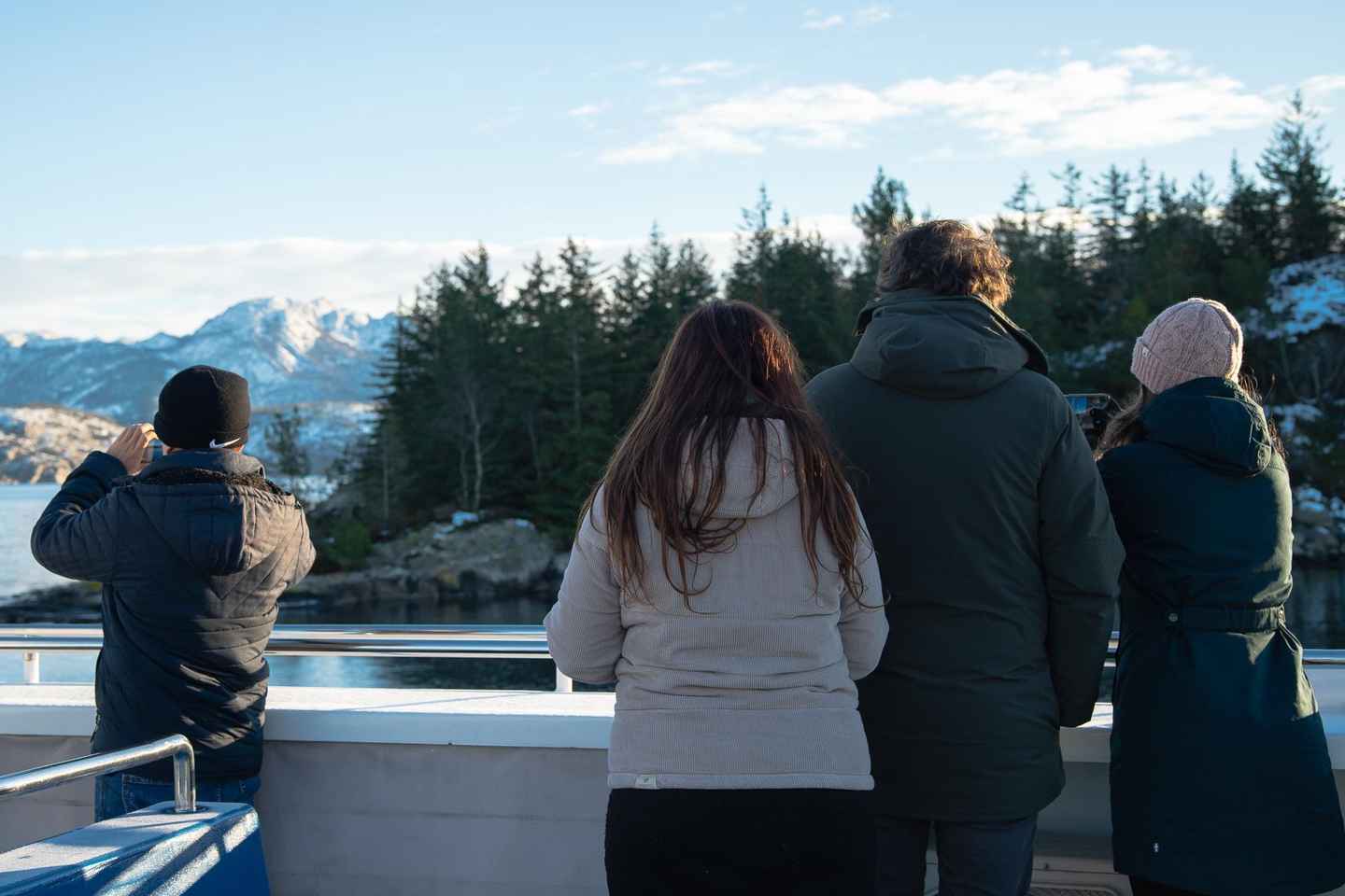 Lysefjorden cruise & Preikestolen guided hike - winter