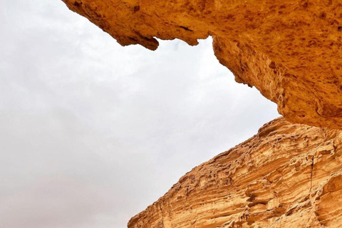 Riyadh: Edge of the World Hiking, Camel Ride, and Cave Tour