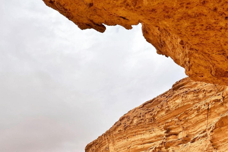 Riyadh: Edge of the World Hiking, Camel Ride, and Cave Tour