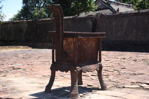 Von Hue aus: Ganztagestour durch die Stadt mit Bootstour und MittagessenKleine Gruppe