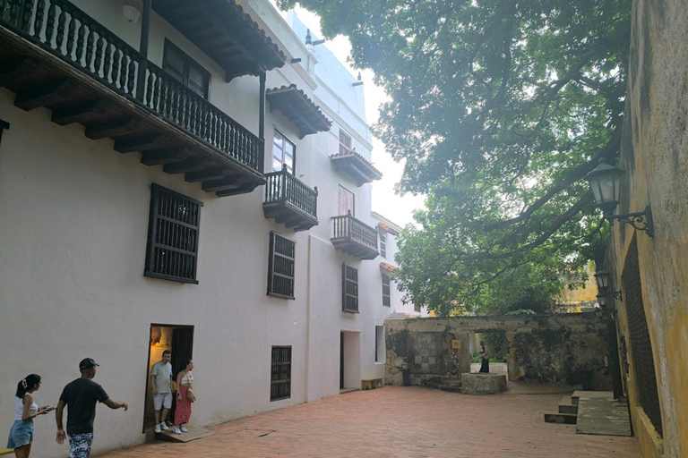 Cartagena:Entrance the Palace of the Inquisition + transport