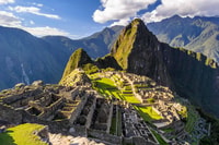 游览马丘比丘（Machu Picchu）和曼纳坦湖（Lake Manantay）的山脉山脉 - Housity