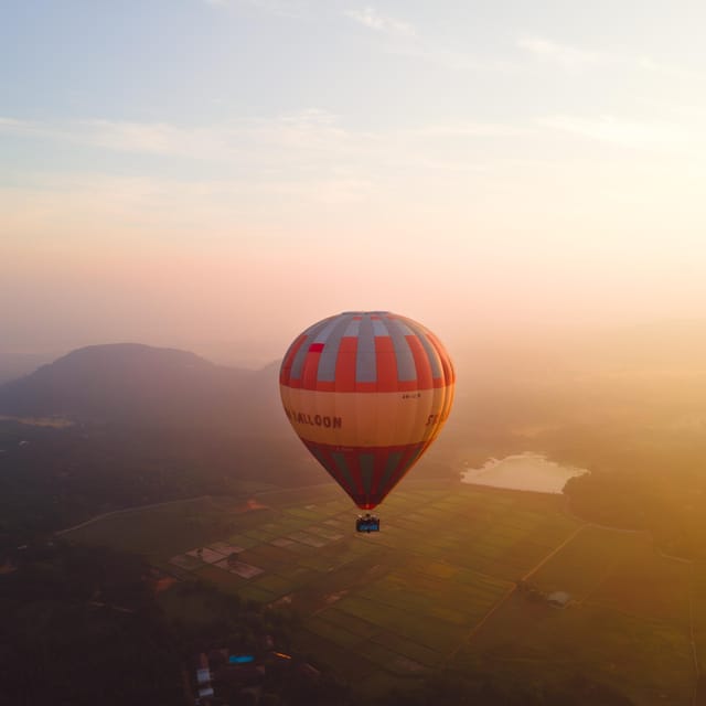 Sri Lanka Adventure Travel: Thrills and Excitement Await - Zip-lining, hot air ballooning, and paragliding adventures