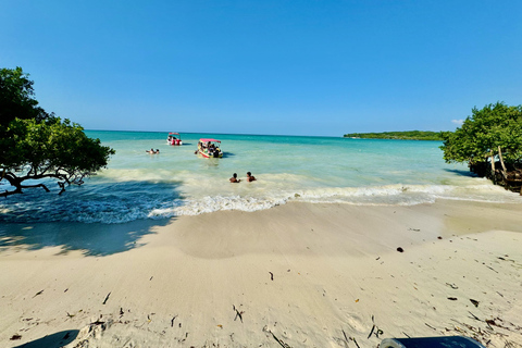 4 Isole del Rosario + Snorkeling + Cholon (isola della festa)