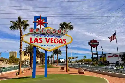 Las Vegas: Downtown Walking Tour with Local Guide