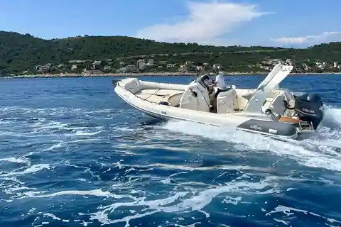 Traslado de barco particular do aeroporto de Split para a ilha Vis