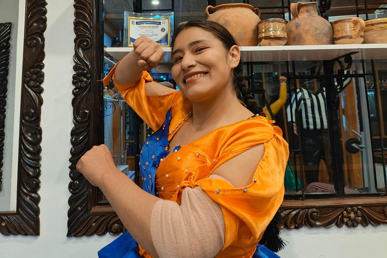 El Alto: Cholitas Wrestling Show - Entry Ticket + Snacks Coliseo 12 de Octubre - Entry Ticket
